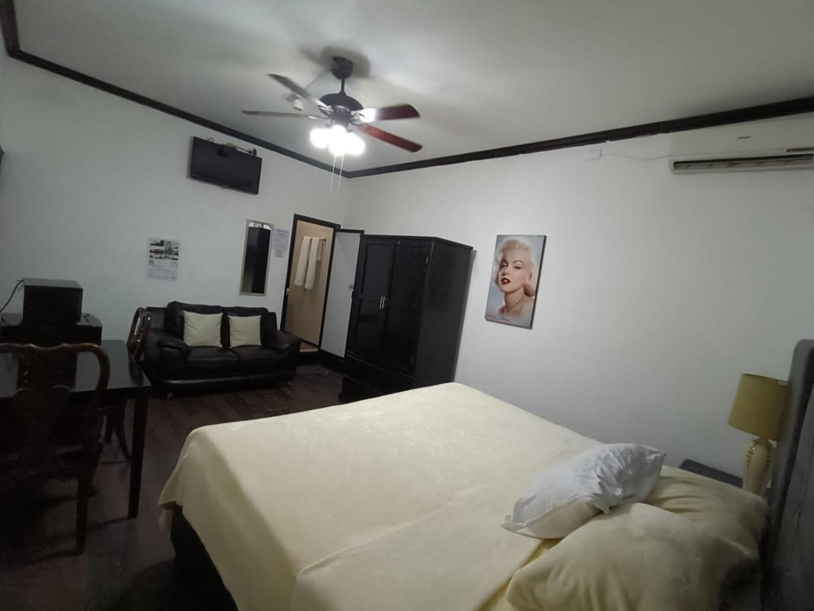 Hotel Garcias Suites, Linares Extérieur photo