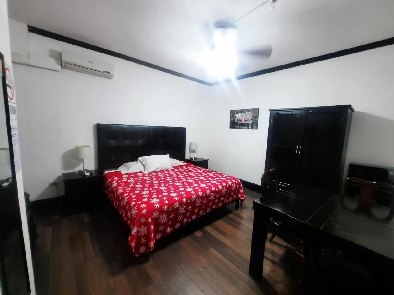 Hotel Garcias Suites, Linares Extérieur photo