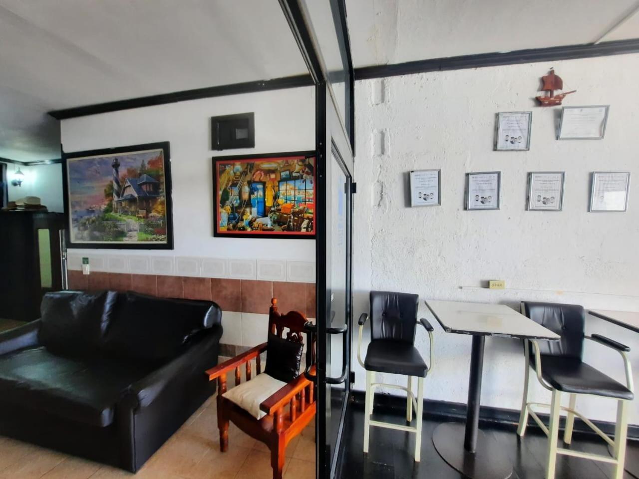 Hotel Garcias Suites, Linares Extérieur photo